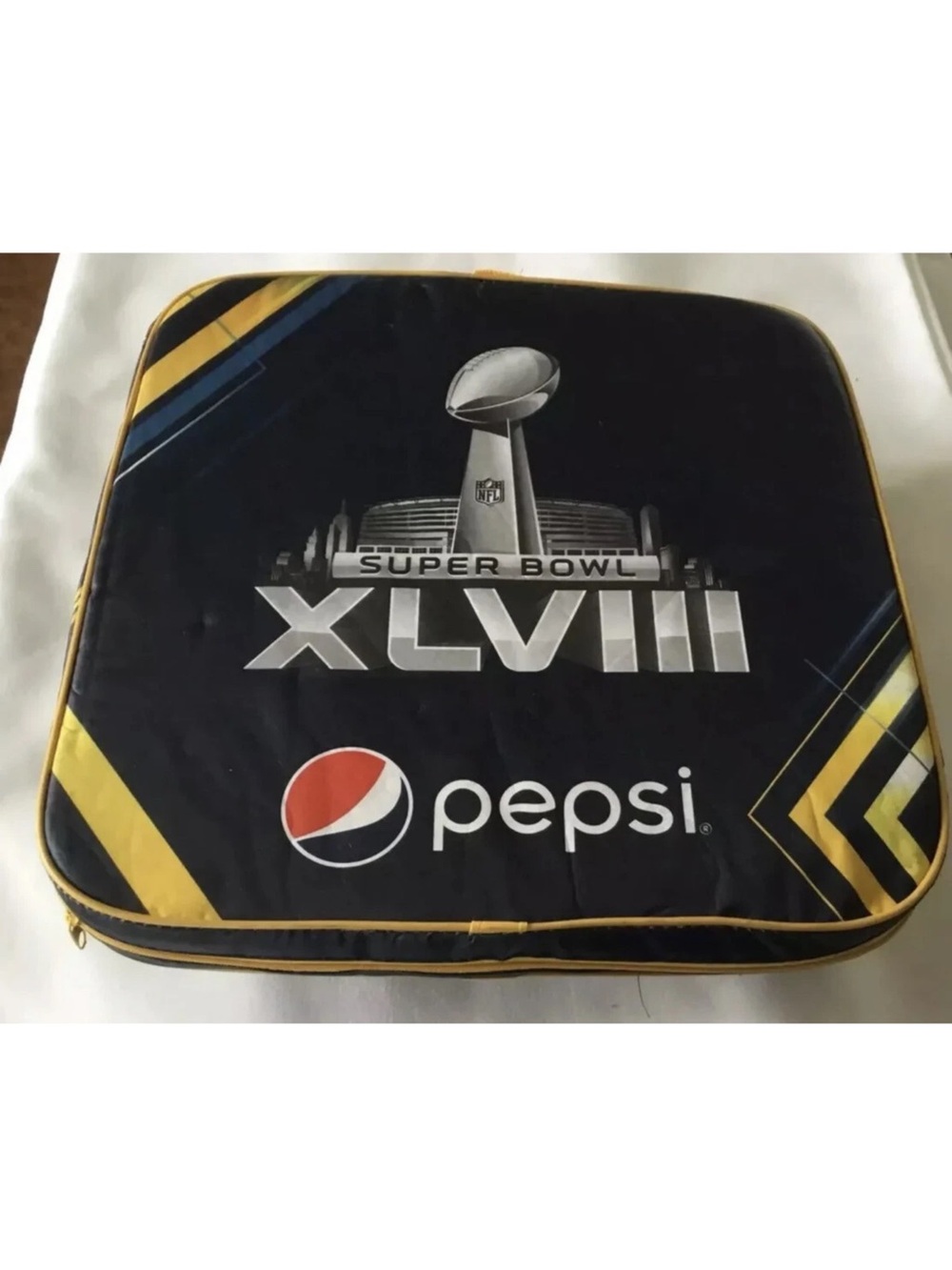 Super Bowl XLVlll Seat Cushion Broncos vs Seahawks Metlife Stadium 2014 !!!